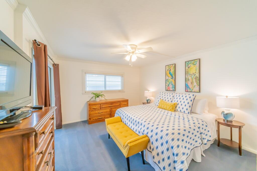 Regency Towers 714 Condo - thumb 2