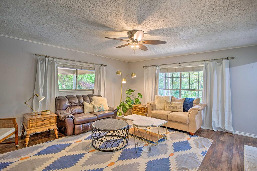 Retreat With Patio & Partial Lake Athens Views - thumb 3