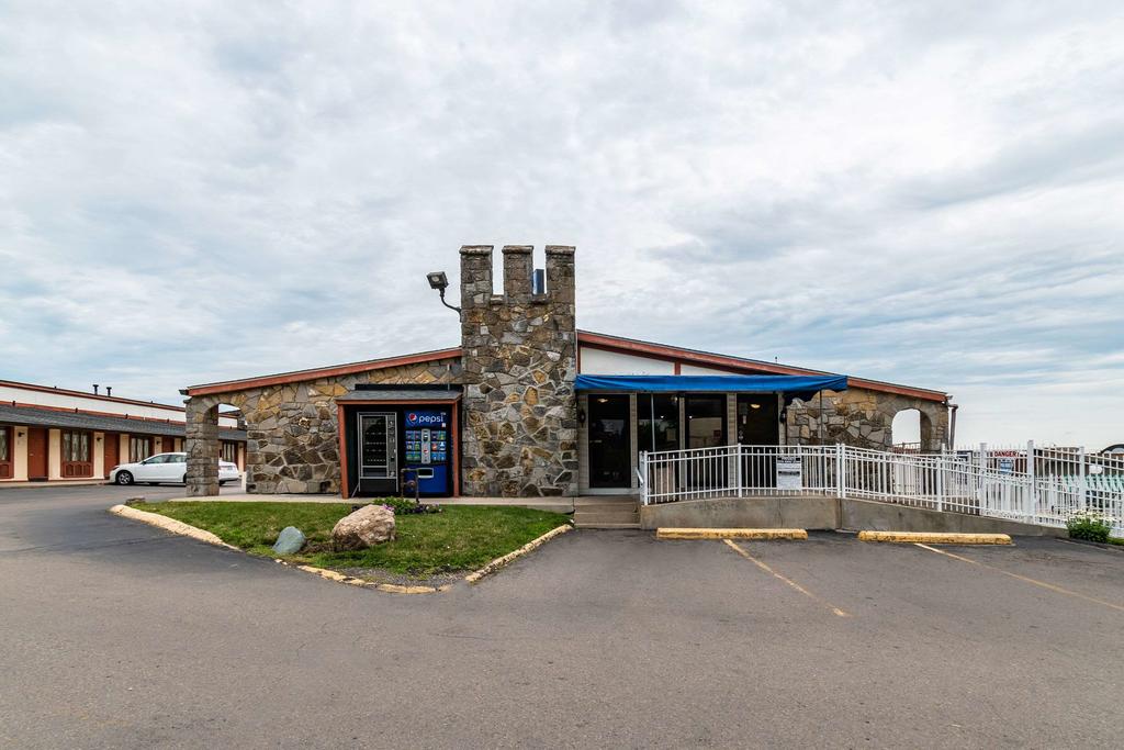 Rodeway Inn - thumb 1