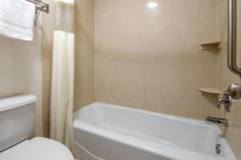 Rodeway Inn - thumb 3