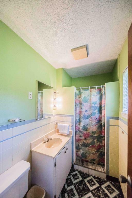 Royal Inn And Suites - thumb 3