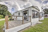 Silver Springs Cabin with Deck - Steps to the Lake Tourism House