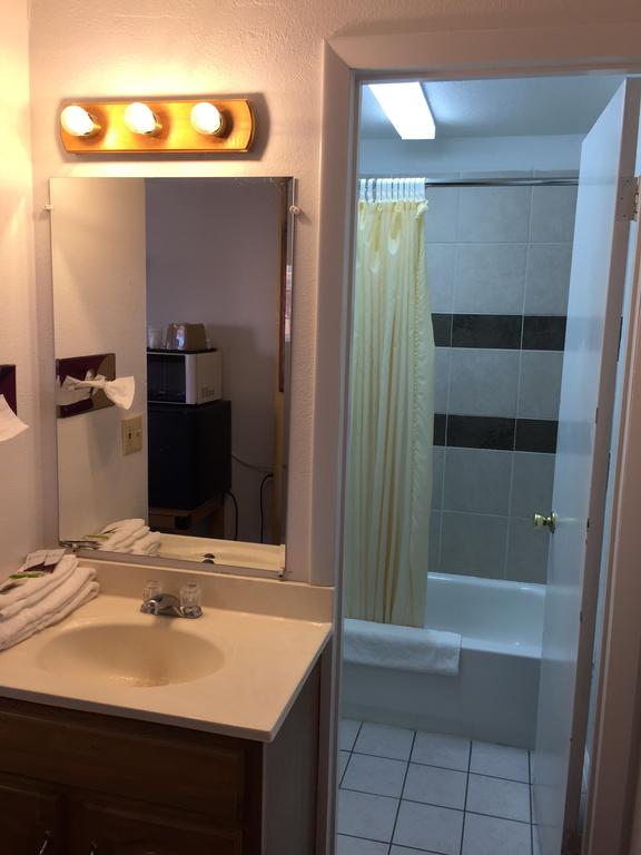 Sloans Motel - thumb 3