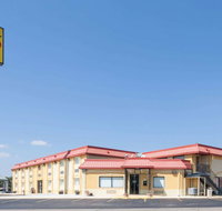 Super 8 by Wyndham Clinton - Tourism House