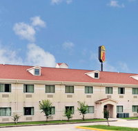 Super 8 by Wyndham Conroe - Tourism House
