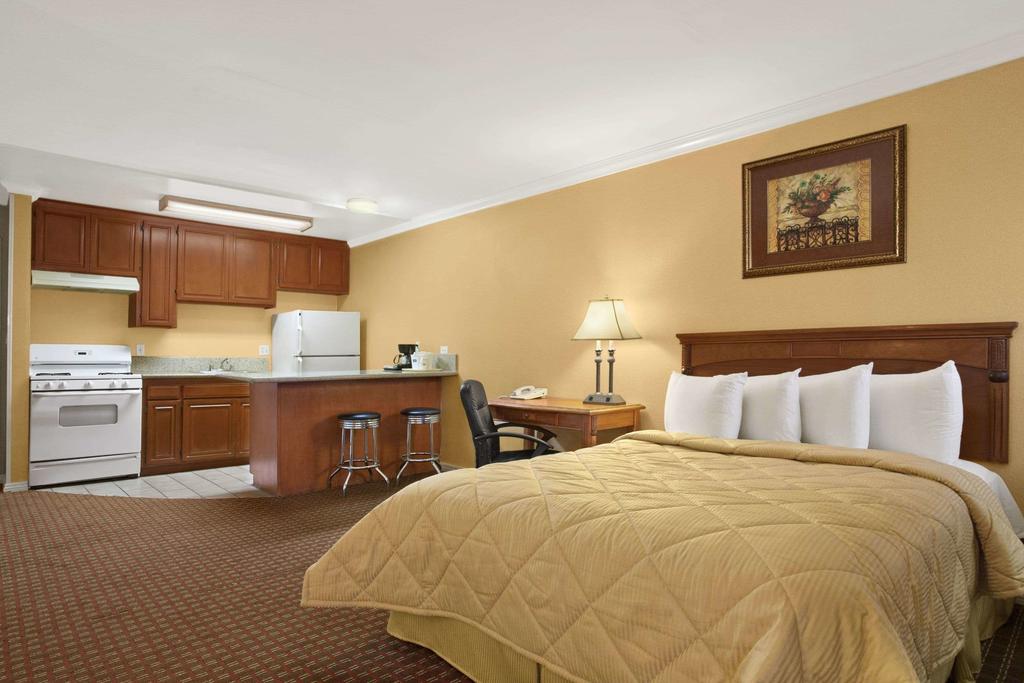 Travelodge Inn & Suites By Wyndham Gardena CA