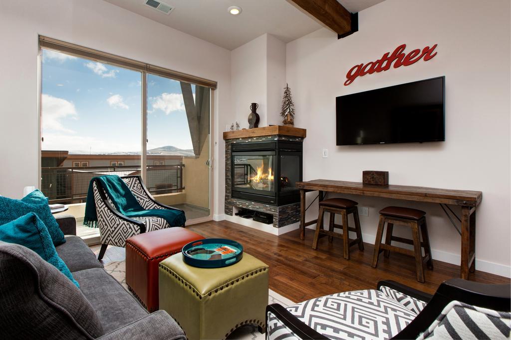 Two-Bedroom Townhome In Newpark Terrace Condo