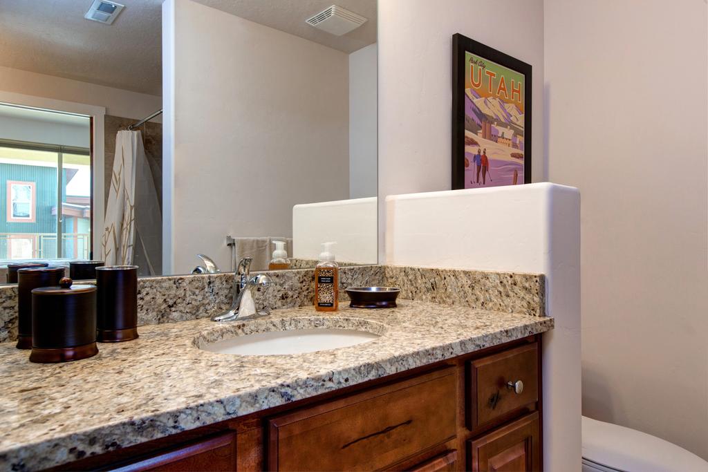 Two-Bedroom Townhome In Newpark Terrace Condo - thumb 3