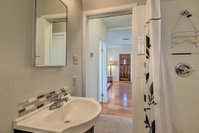 Updated Silver City Cottage - Walk Downtown Tourism House