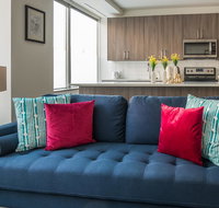 Vivid + Trendy 2BR Apt in Central Downtown - Tourism House