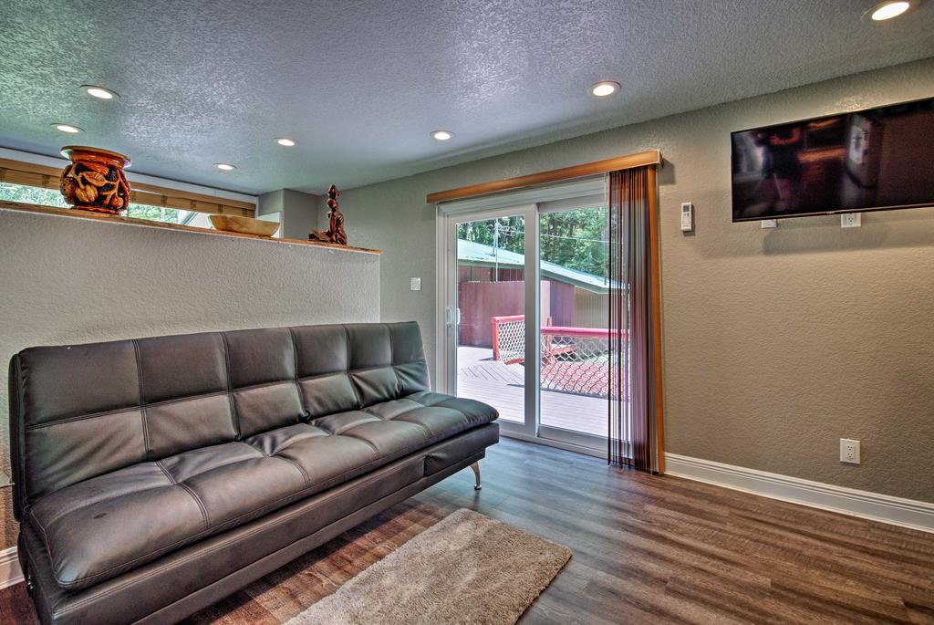 Waterfront Bungalow Studio On Rock Springs River! - thumb 3