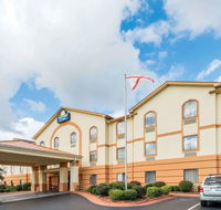 Days Inn  Suites by Wyndham Prattville-Montgomery - Tourism House