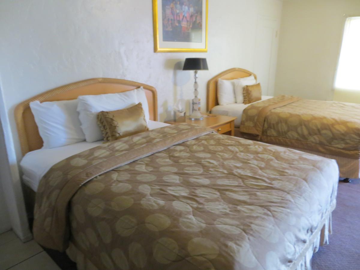 El Trovatore Motel - thumb 24