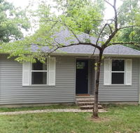Secluded Woodland Cottage - Prairie Farm Homestead - Tourism House