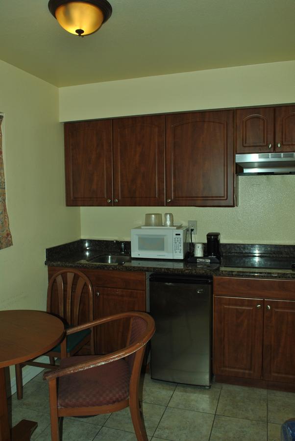 Beachwalker Inn & Suites - thumb 38