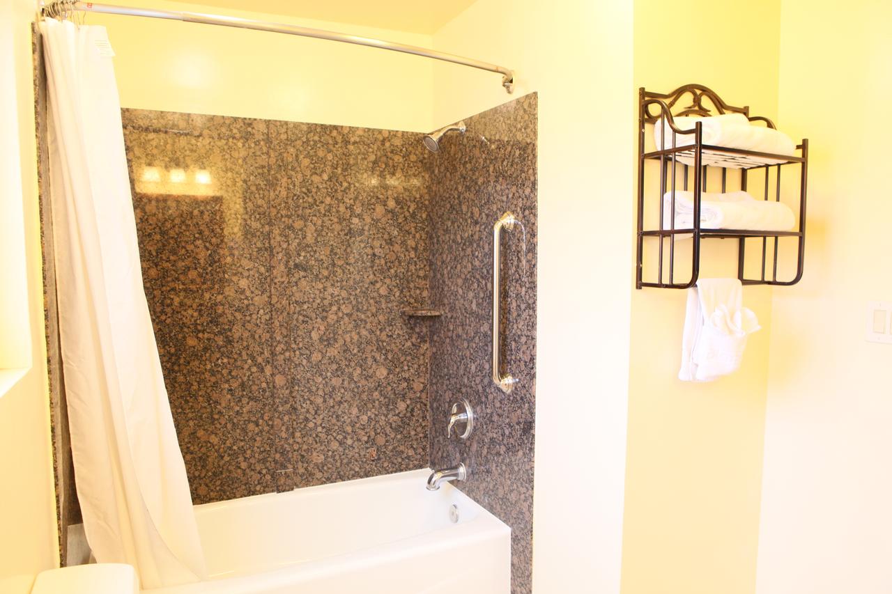 Beachwalker Inn & Suites - thumb 35