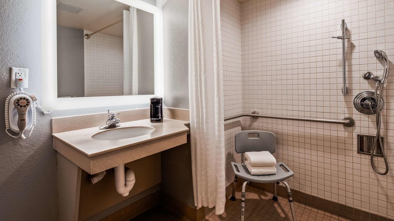 Best Western Yacht Harbor Hotel - thumb 18
