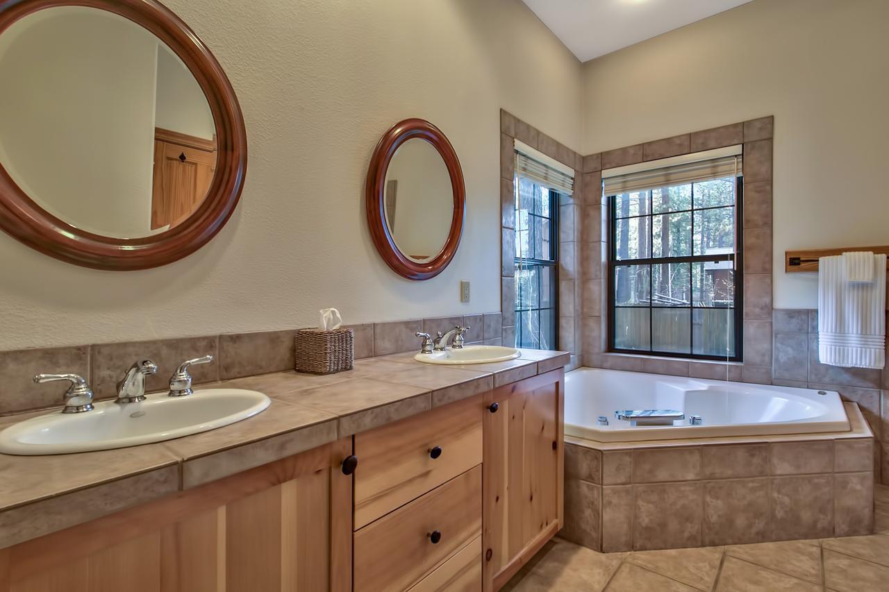 Black Bear Lodge - thumb 1