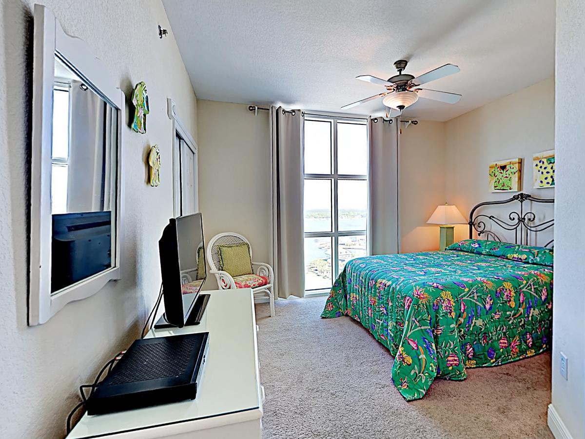 931 W Beach Blvd Condo - thumb 16