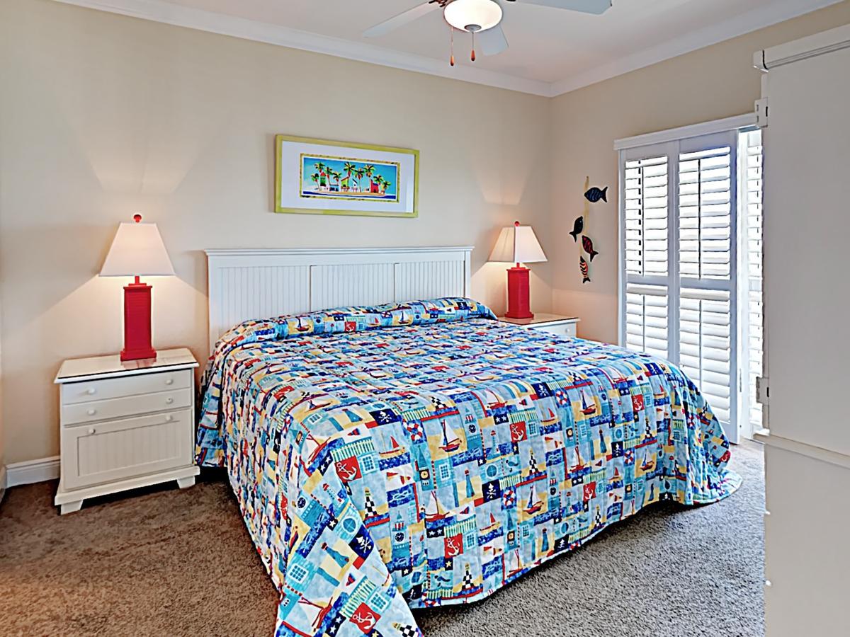 931 W Beach Blvd Condo - thumb 20