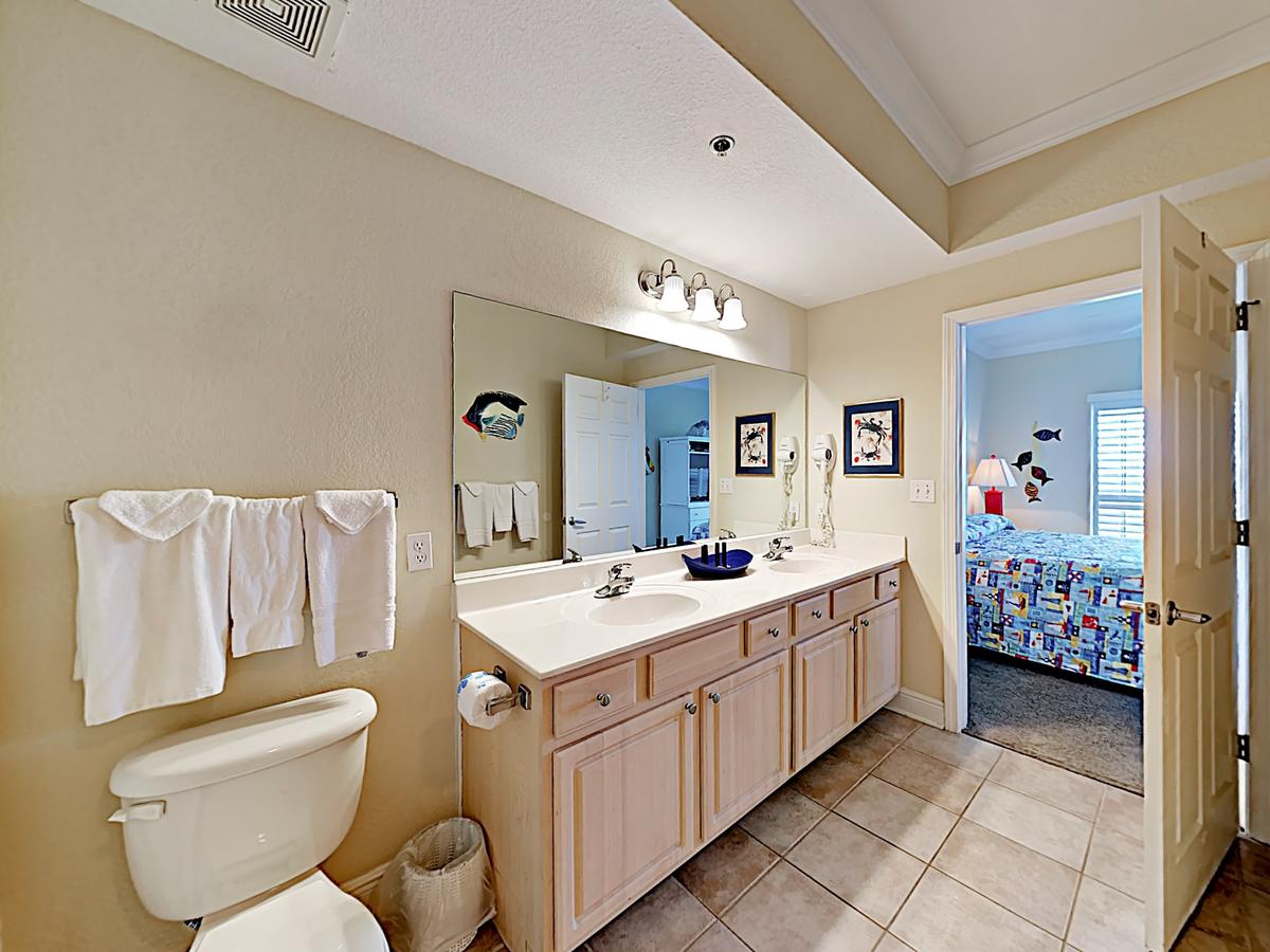 931 W Beach Blvd Condo - thumb 19
