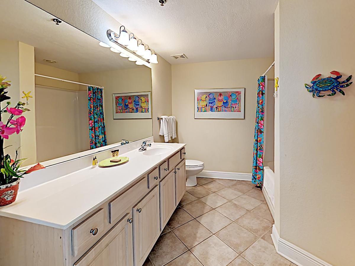 931 W Beach Blvd Condo - thumb 9