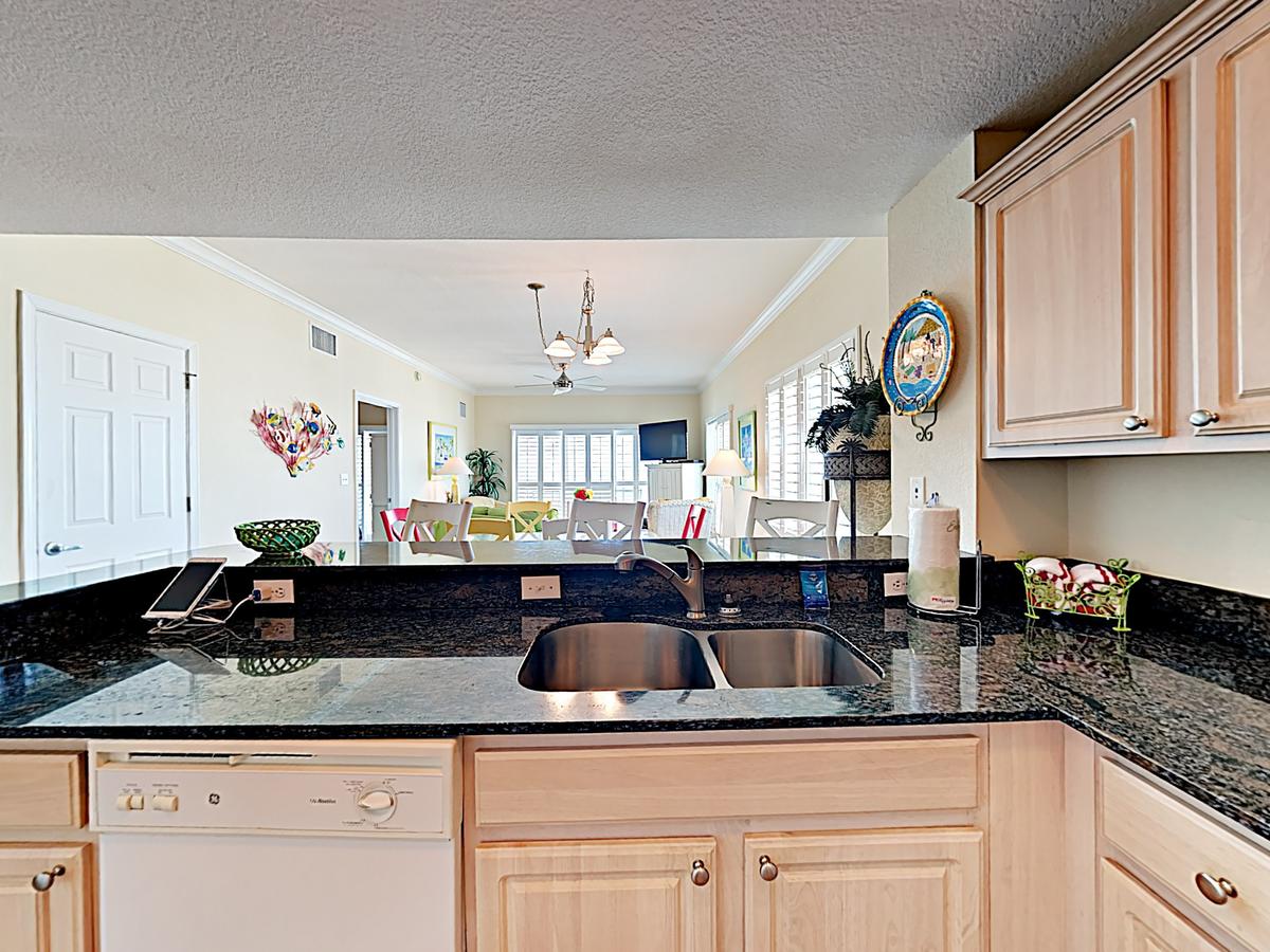 931 W Beach Blvd Condo - thumb 26