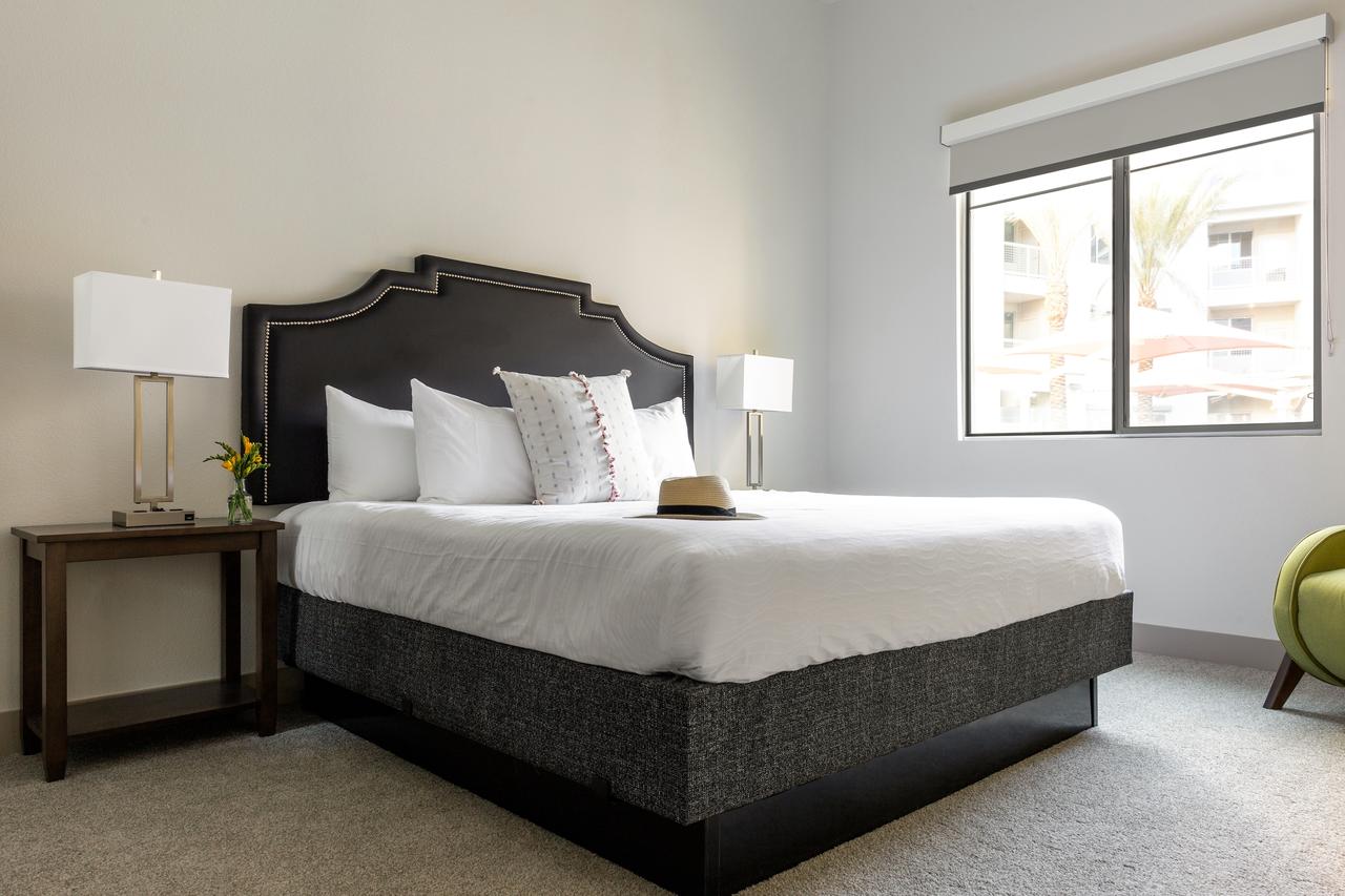 Stay Alfred At The District - thumb 3