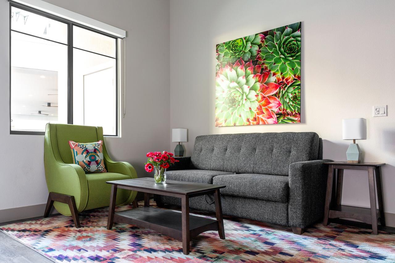 Stay Alfred At The District - thumb 2