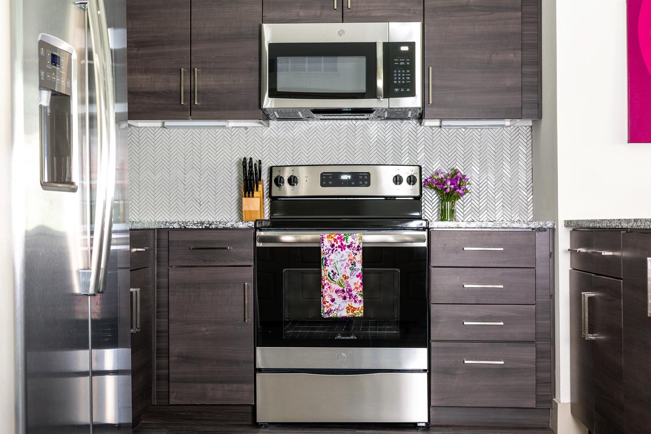 Stay Alfred At The District - thumb 4