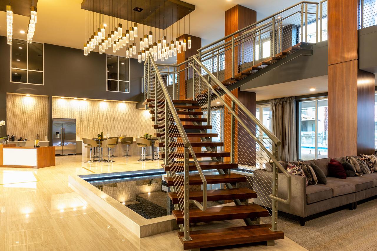 Stay Alfred At The District - thumb 15