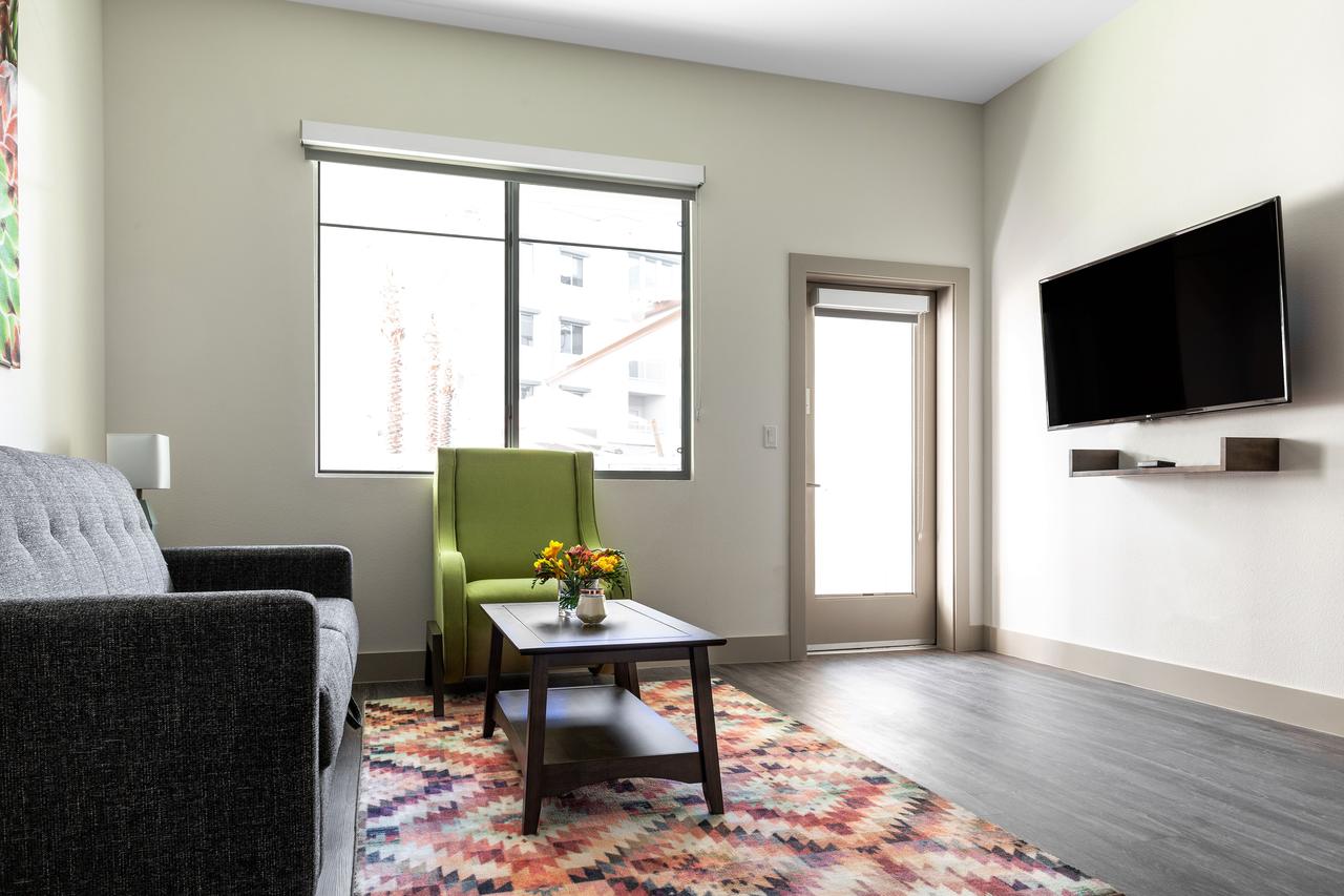 Stay Alfred At The District - thumb 22