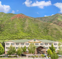 Quality Inn  Suites On The River - Tourism House