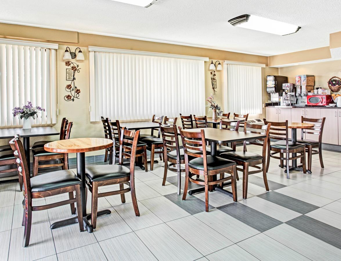 Knights Inn Aurora - thumb 1