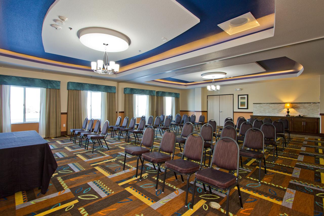 Holiday Inn Express And Suites Denver East Peoria Street - thumb 11
