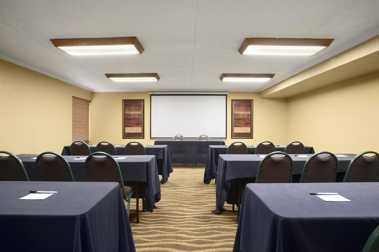 Country Inn & Suites By Radisson, Jacksonville I-95 South, FL - thumb 44