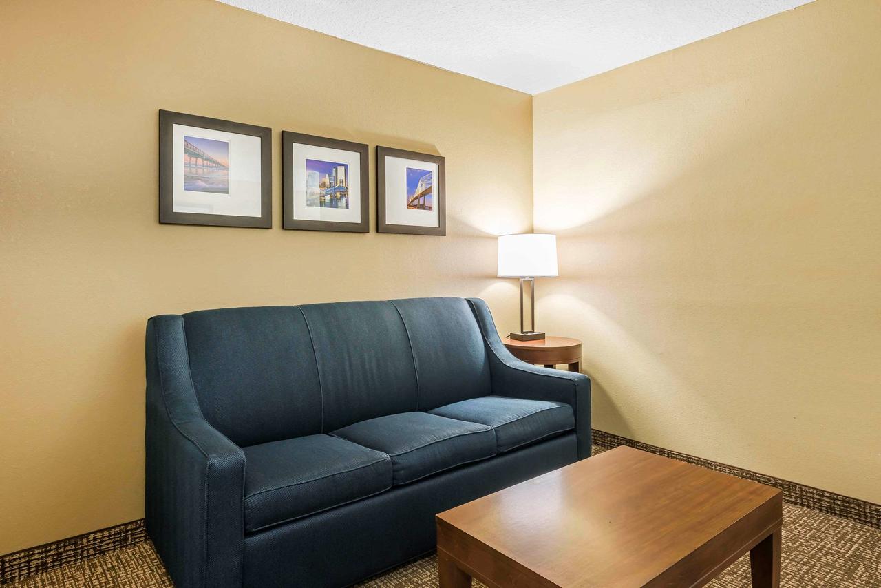 Comfort Suites Baymeadows Near Butler Blvd - thumb 2
