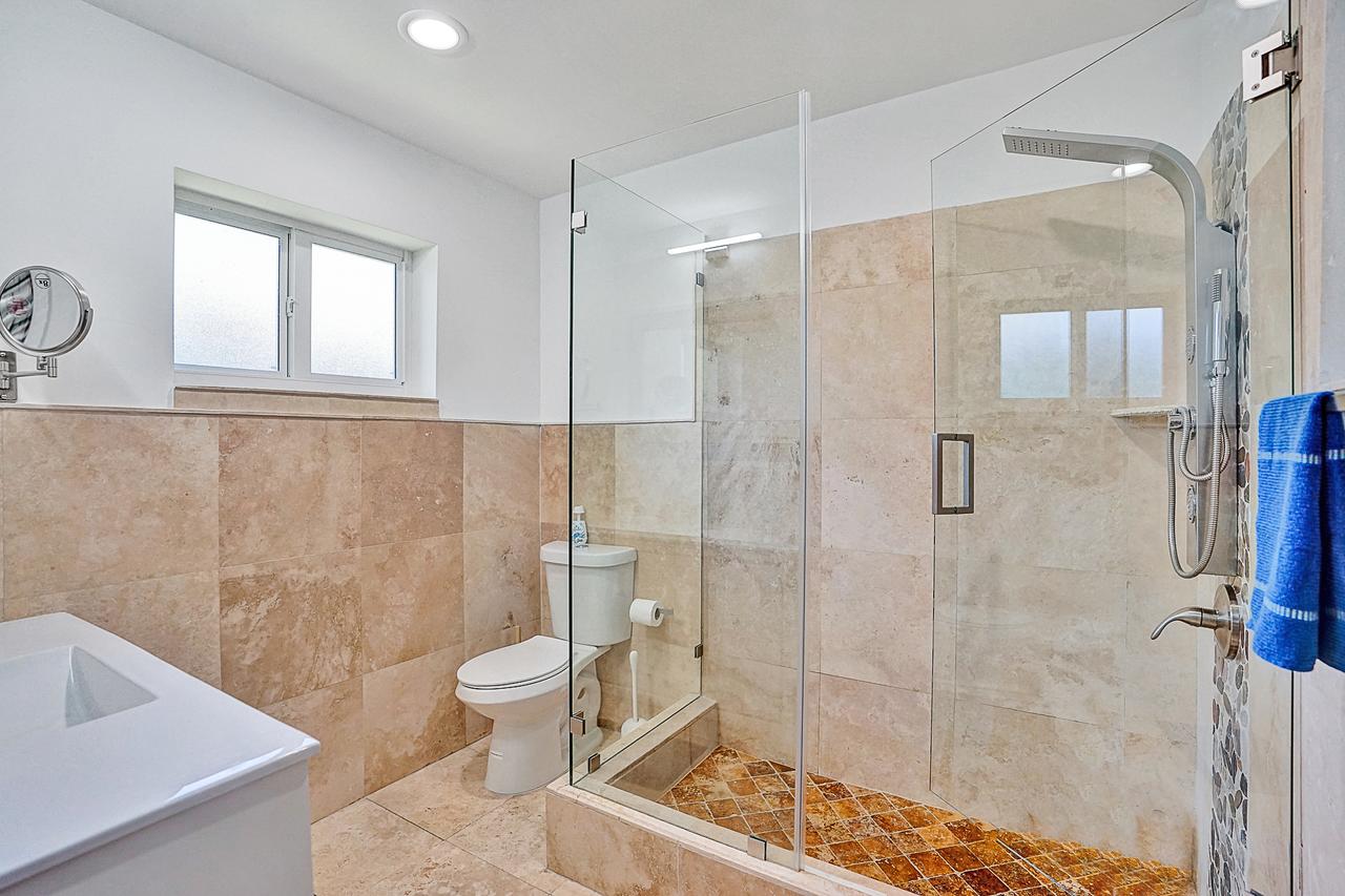 Elegant Tropical House With Pool - thumb 21