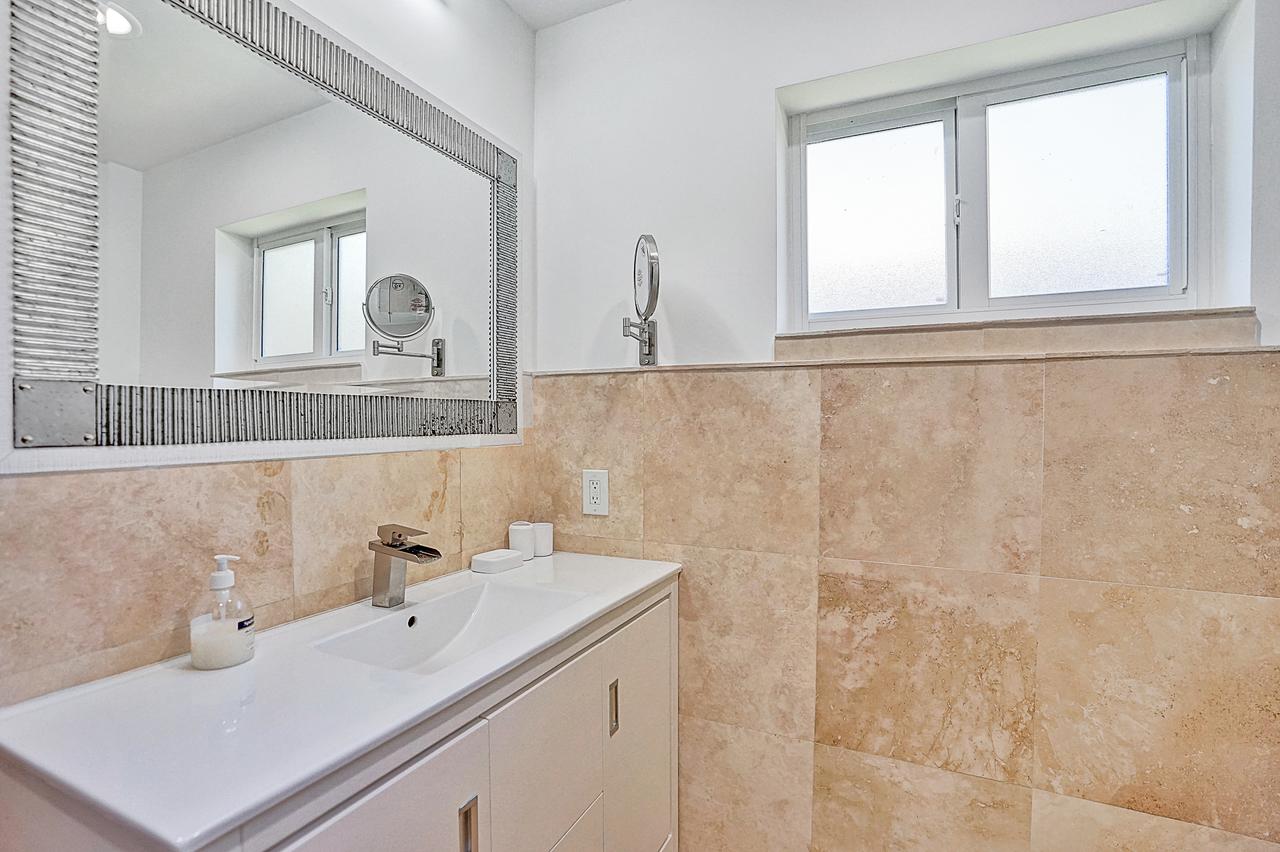 Elegant Tropical House With Pool - thumb 22