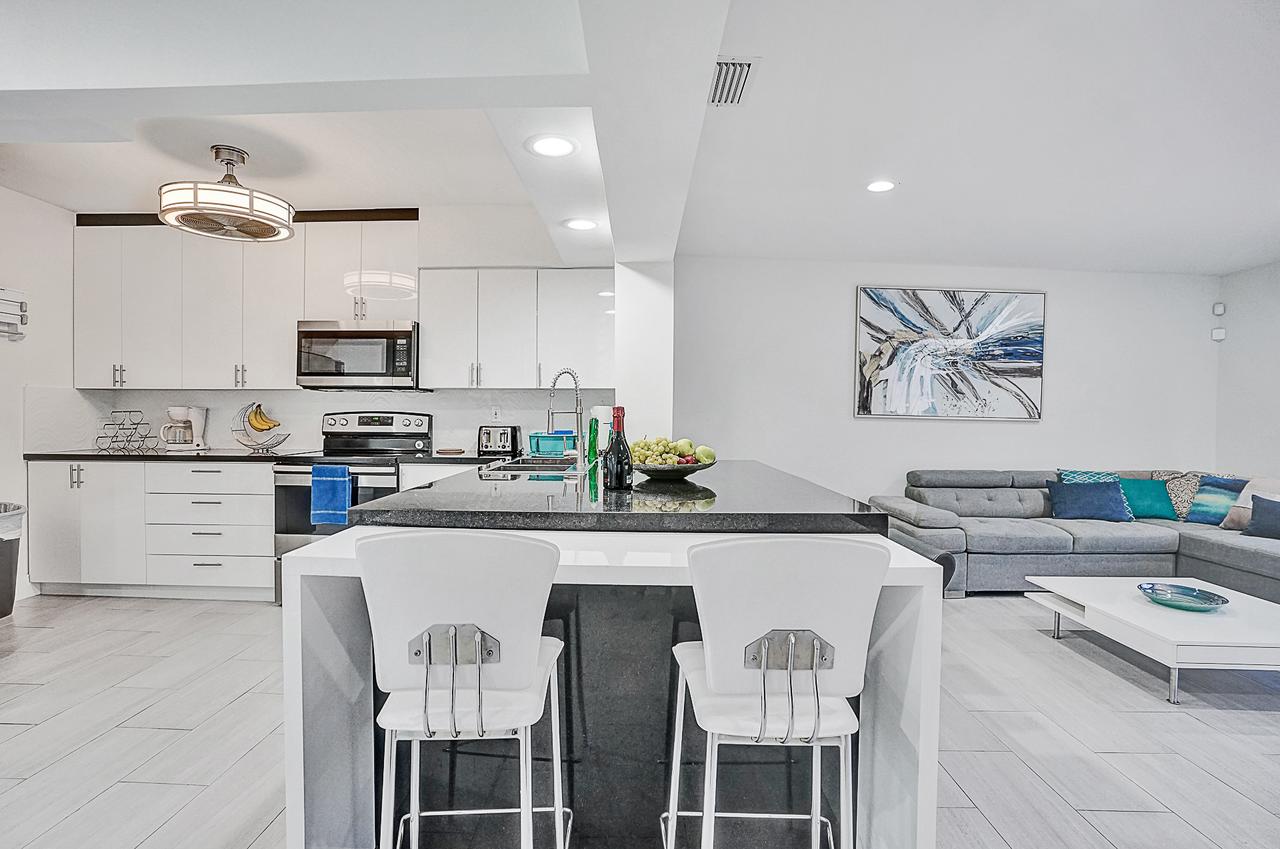 Elegant Tropical House With Pool - thumb 9