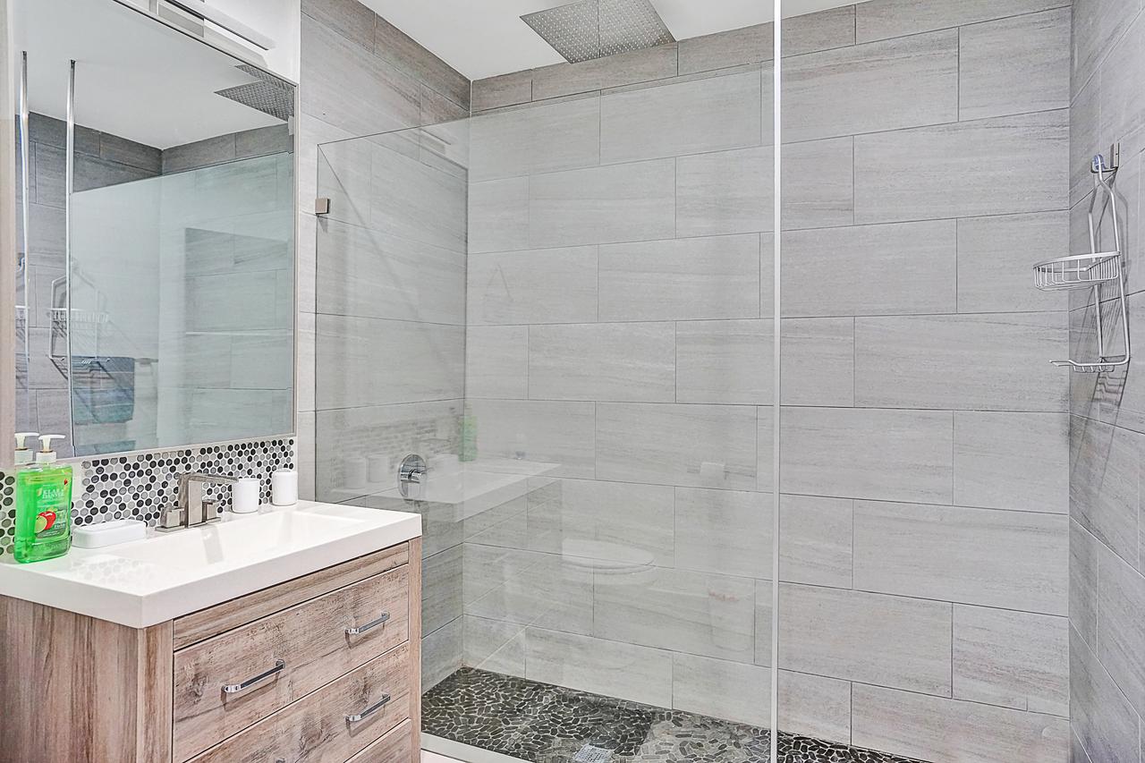 Elegant Tropical House With Pool - thumb 37