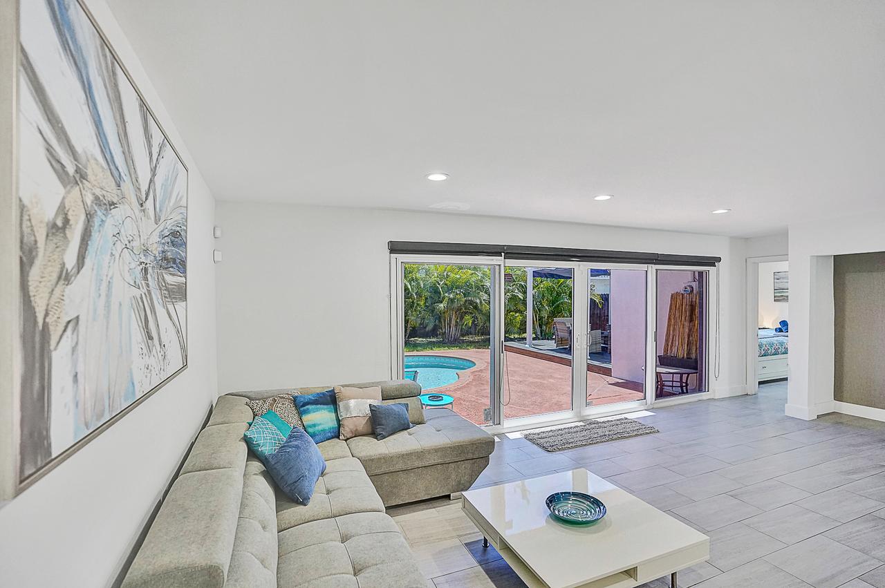 Elegant Tropical House With Pool - thumb 14