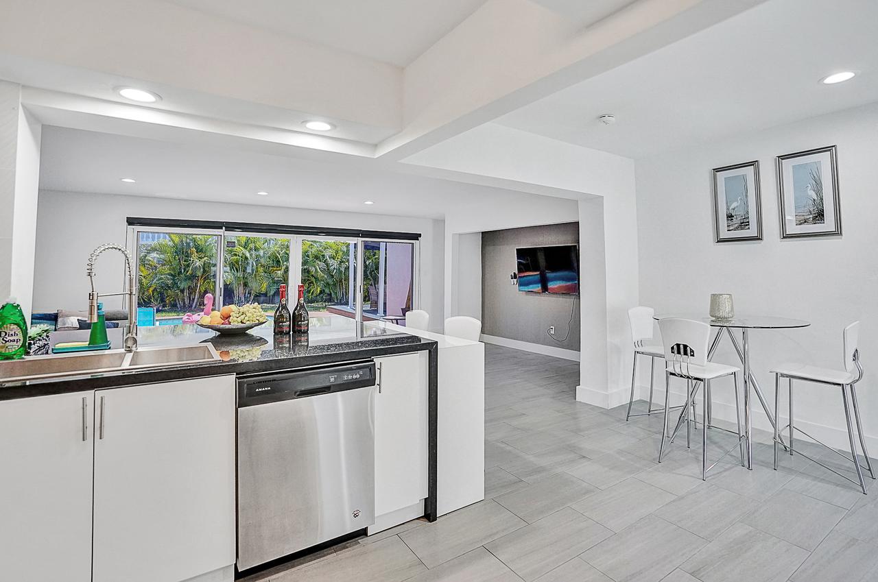 Elegant Tropical House With Pool - thumb 8