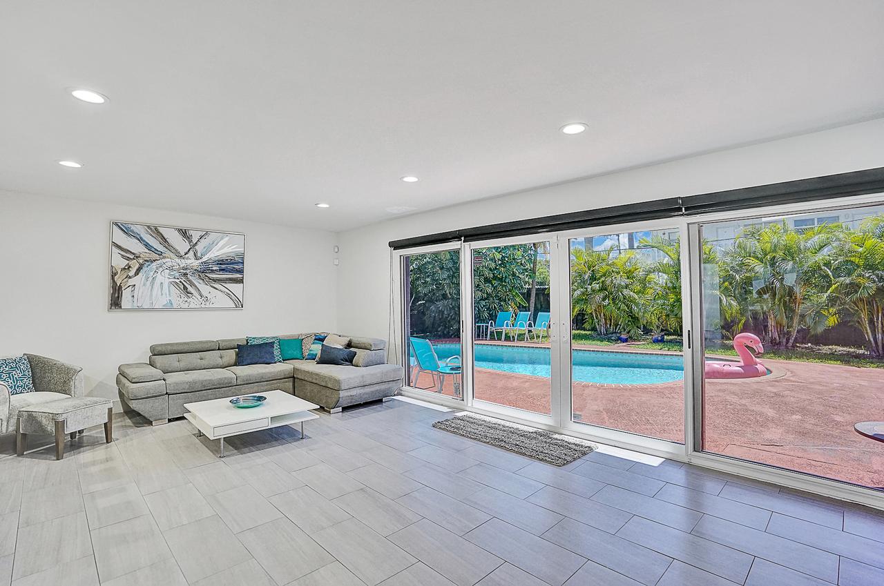 Elegant Tropical House With Pool - thumb 10