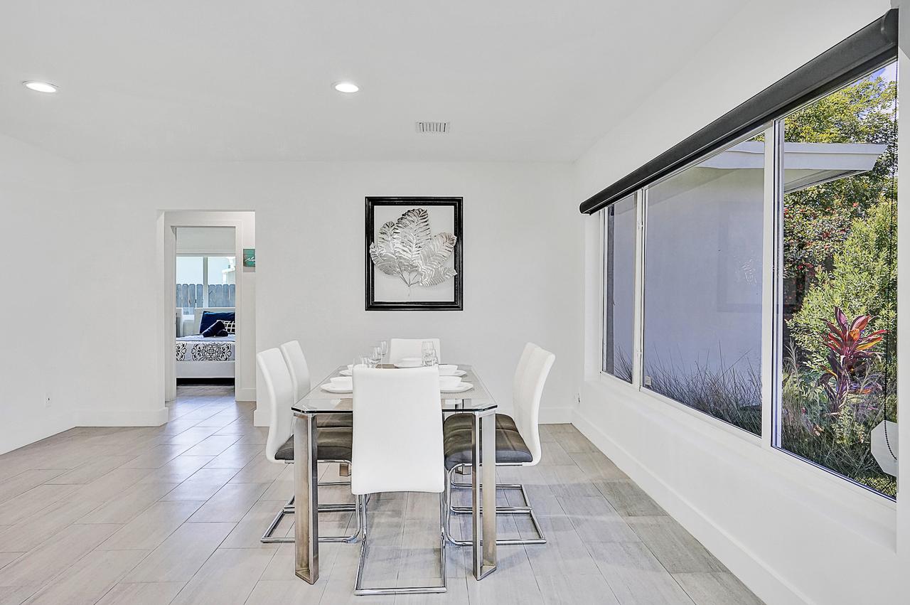 Elegant Tropical House With Pool - thumb 2