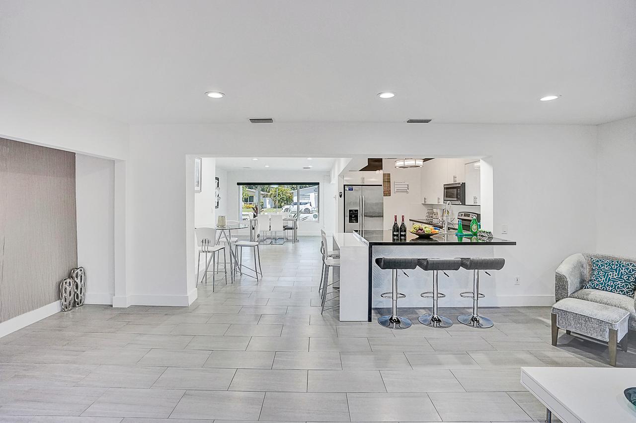 Elegant Tropical House With Pool - thumb 15