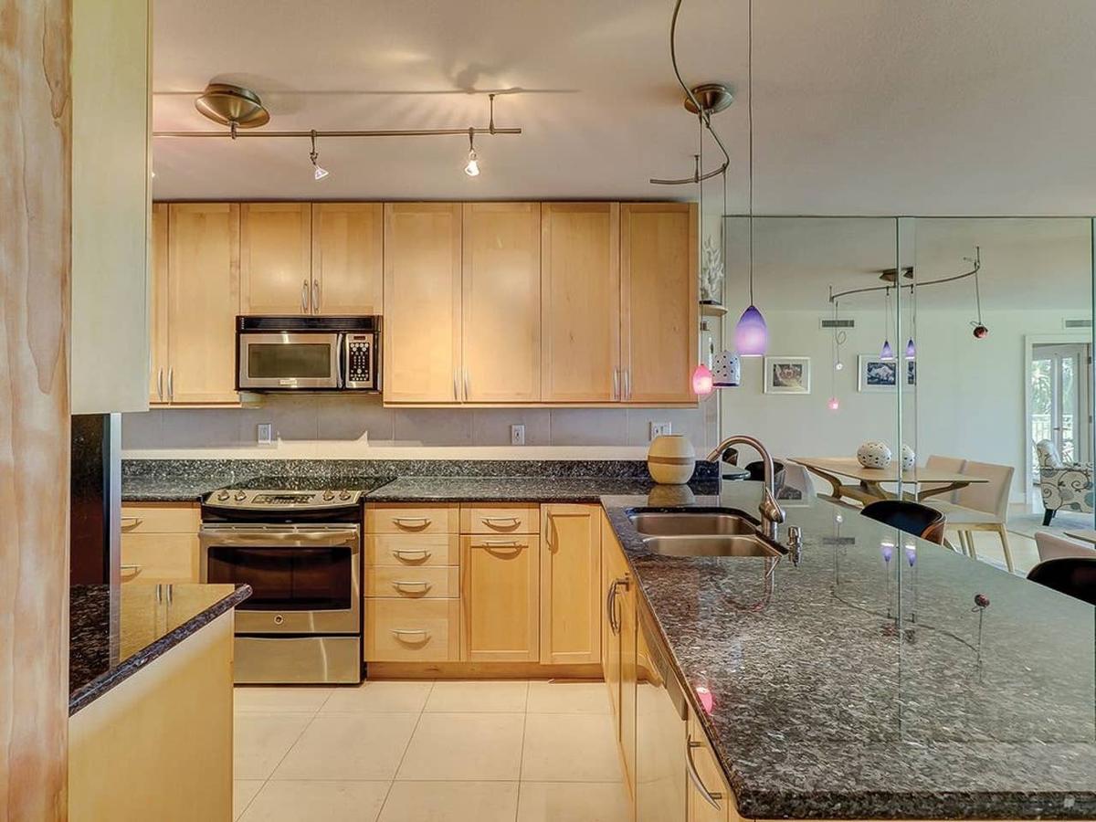 Famous Hyde Ocean Condo Hotel - thumb 17