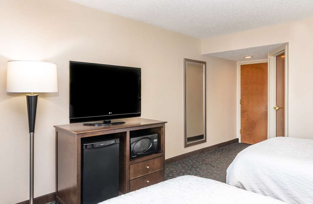 Hampton Inn Evansville - thumb 17