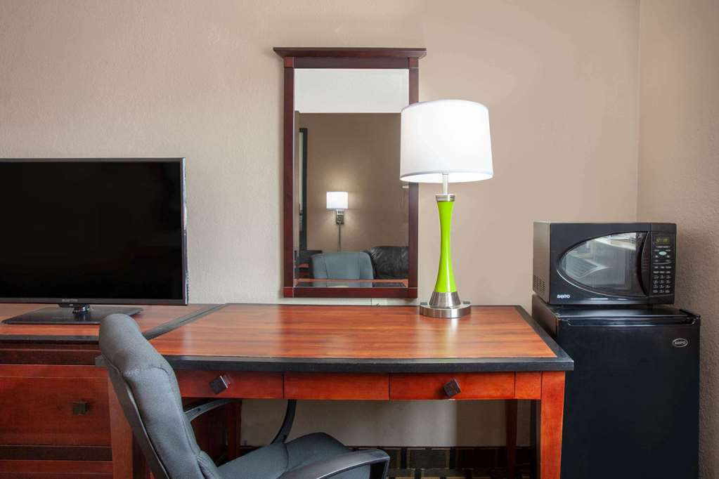 Super 8 Waycross - thumb 5