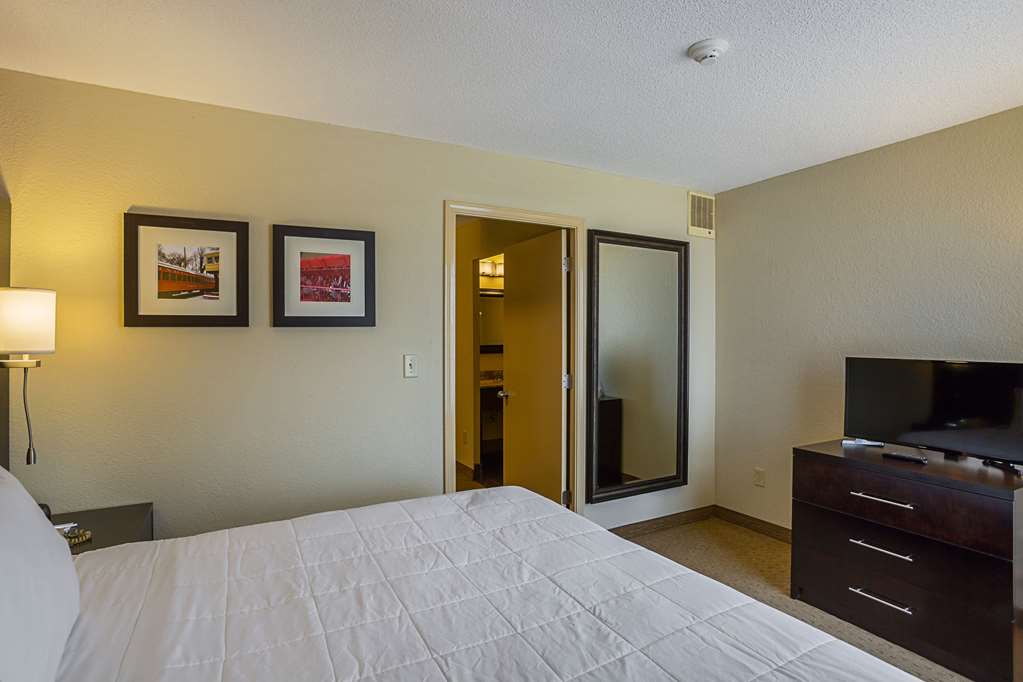Clarion Inn & Suites Evansville - thumb 7